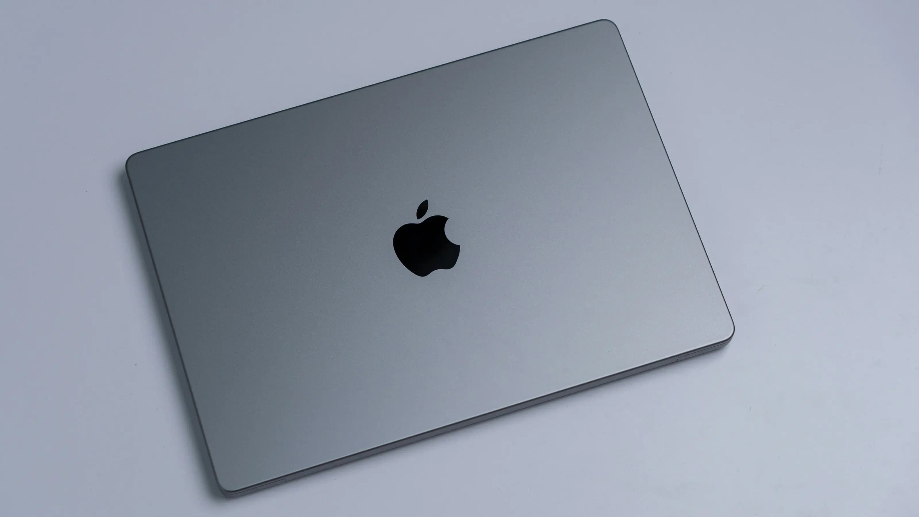 6 custom gestures that make my MacBook trackpad even better