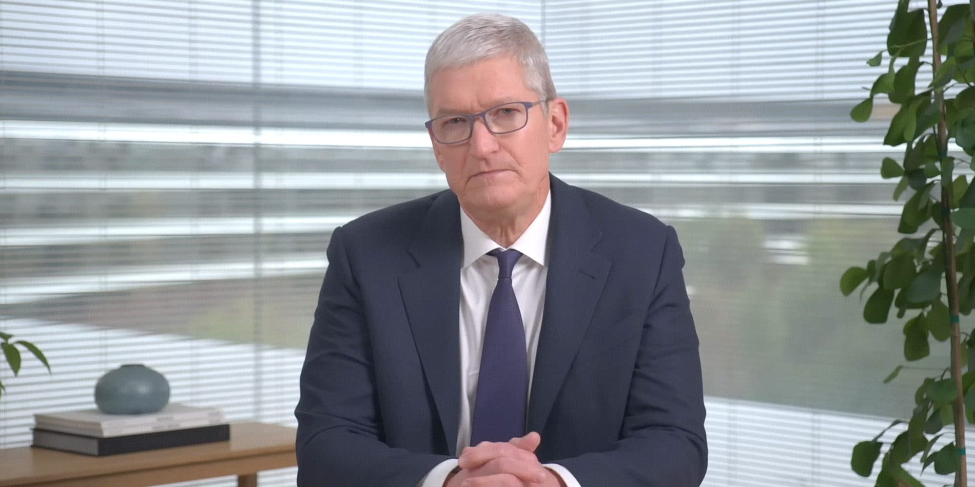 Wall Street isn’t buying Apple’s unprecedented price hikes on products