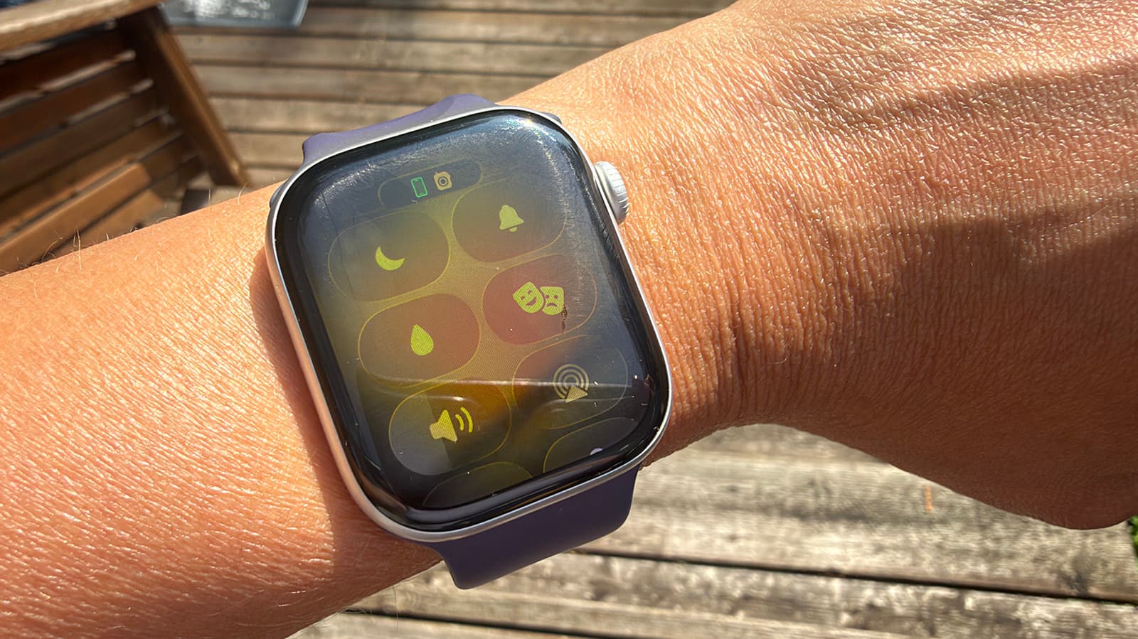 How does the Apple Watch water lock feature actually work?