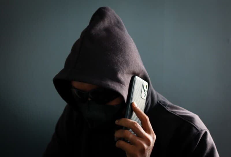 Ex-Huntress analyst claims company insider fed info to a ransomware crim. Social media drama ensues