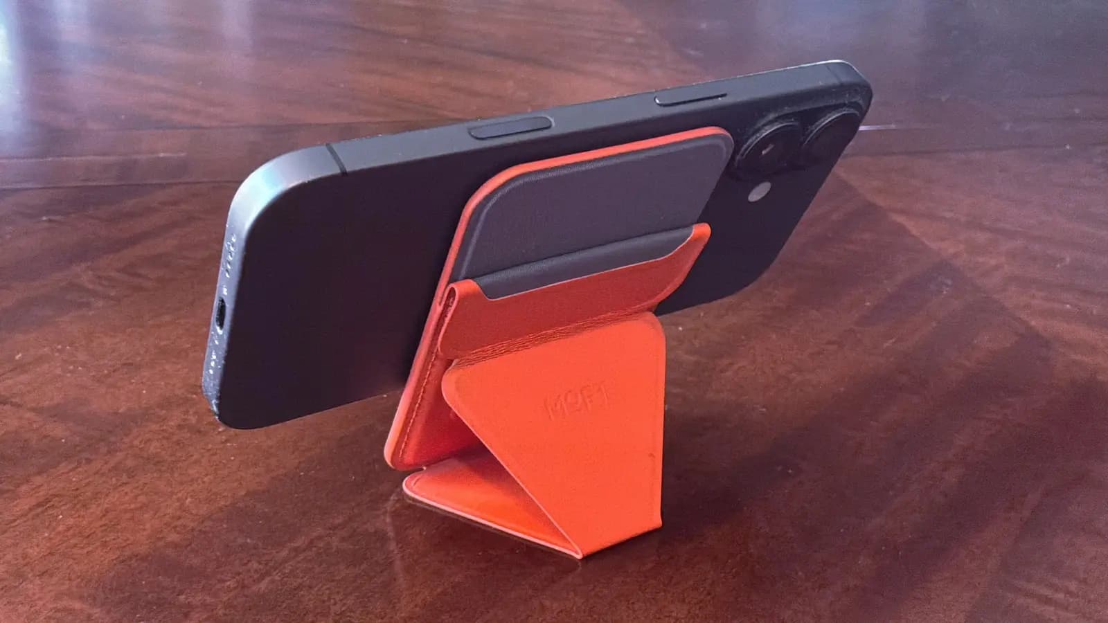 You’ll never misplace this slim Moft iPhone wallet stand [Review] ★★★★☆