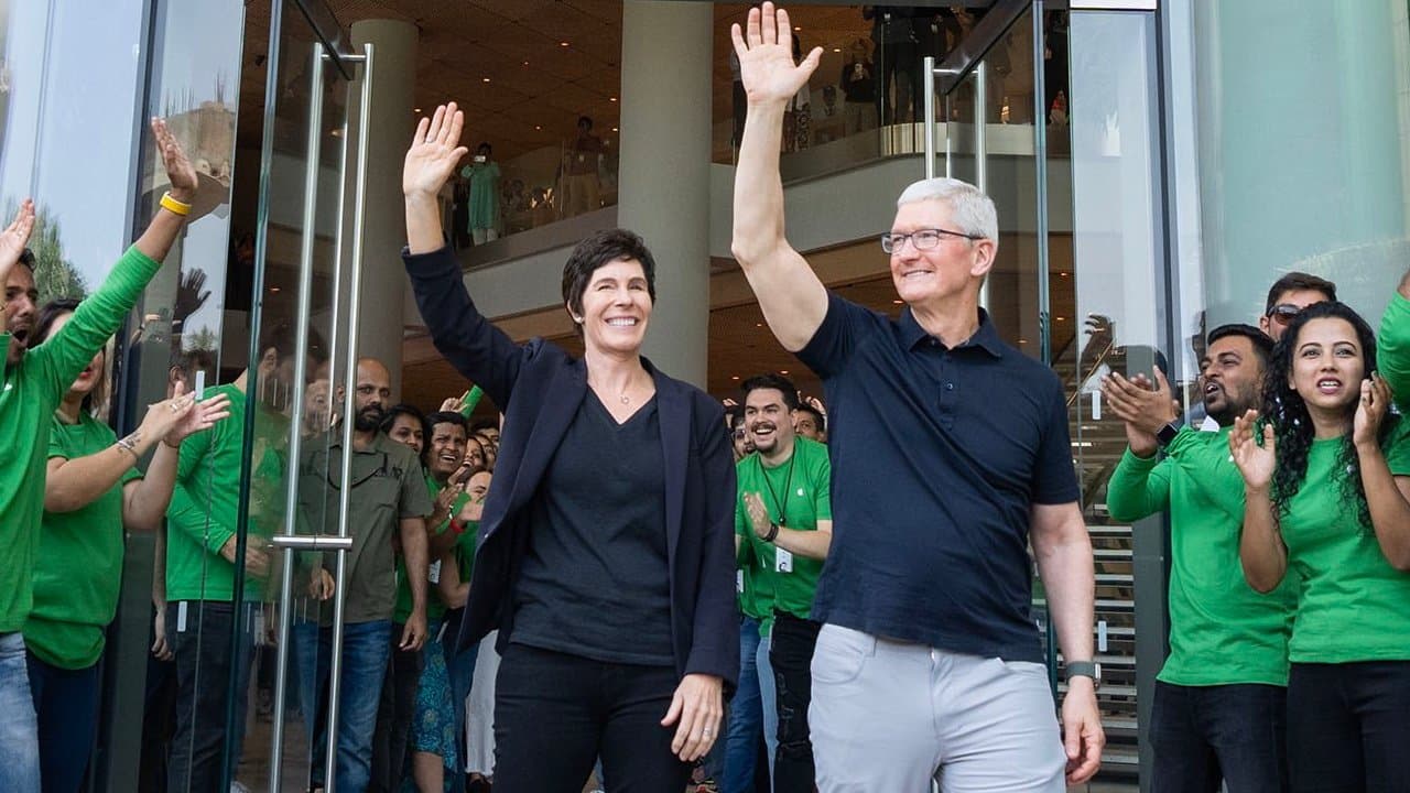 Four years later, Apple bends to India's demands over card payments