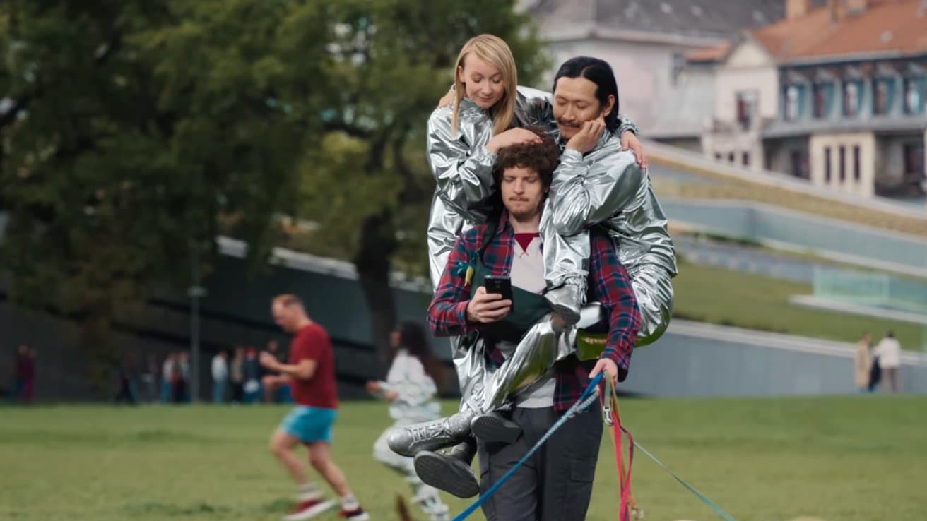 Latest Apple privacy on iPhone ad takes direct shots at Chrome