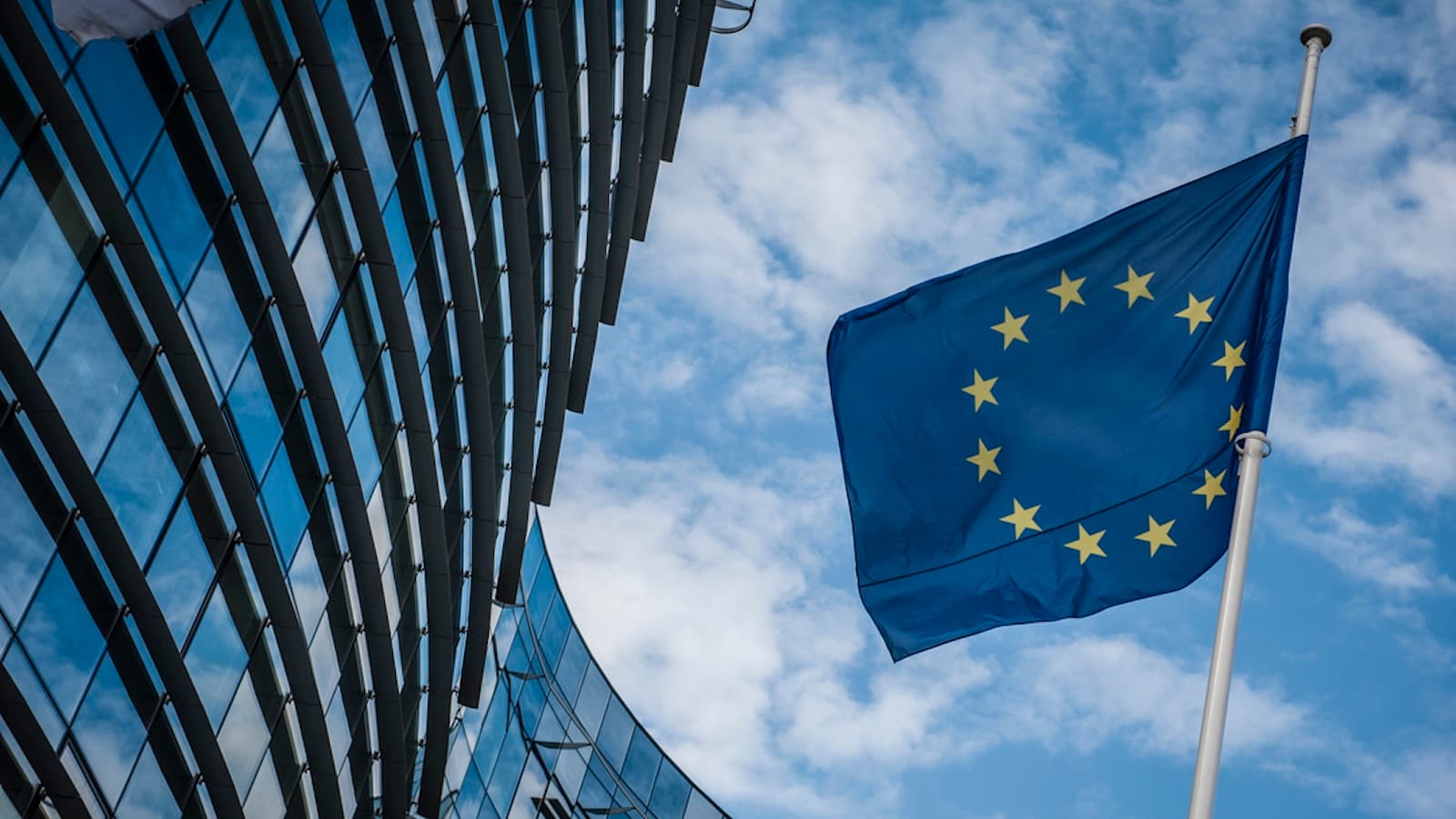 EU's Kids Act to Ban Social Media for Under-13s, Curb Chatbot Access