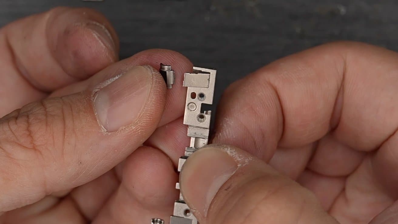 iPhone Duo hinge maker denies blame for screen failures