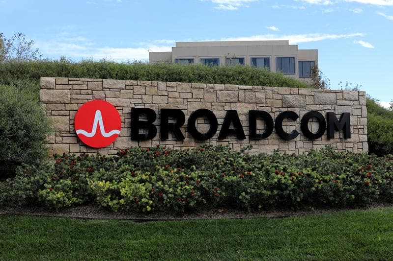 Apple Announces $30 Billion Broadcom Deal to Make More US Chips