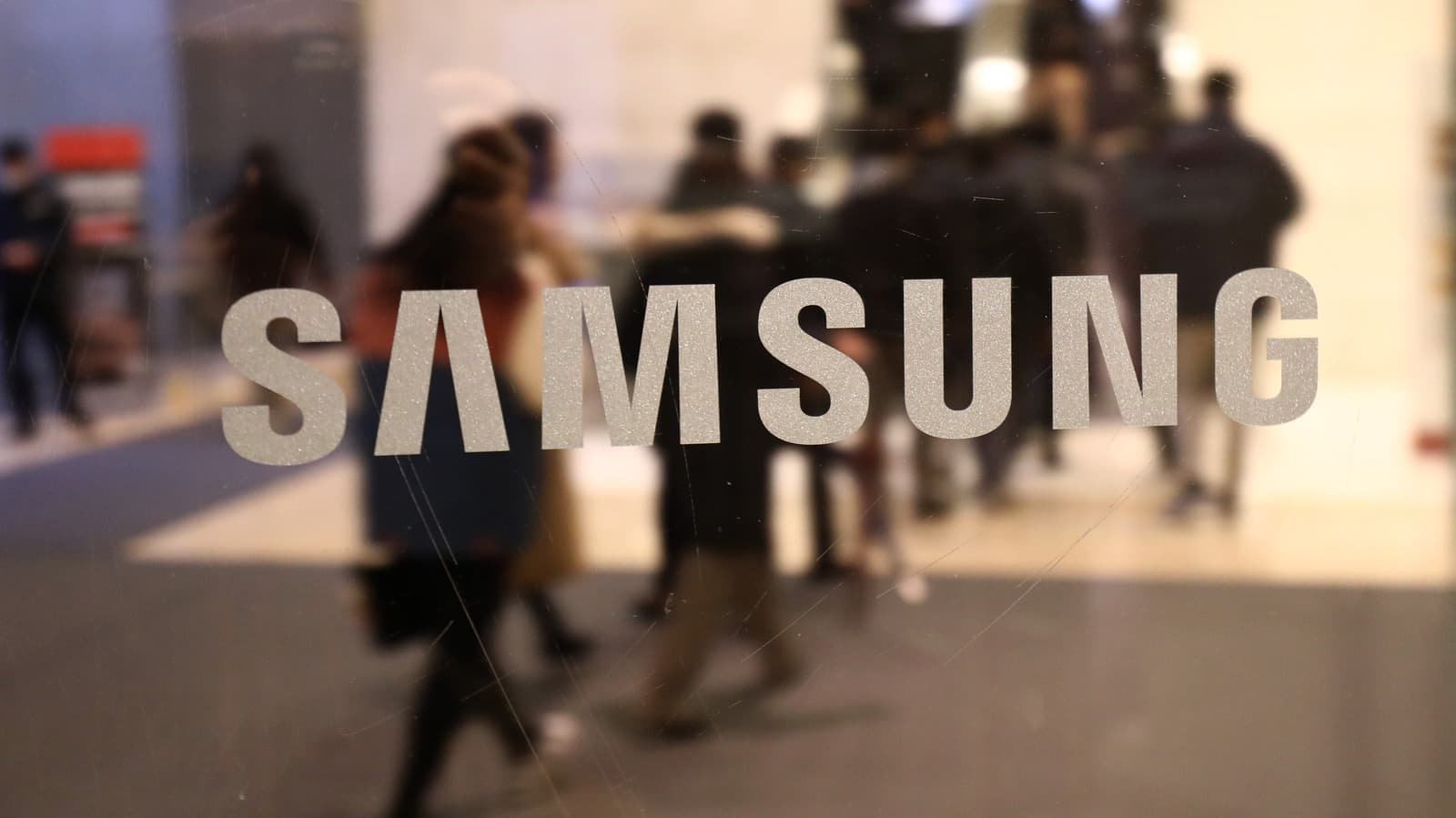 Samsung's mobile division posts first-ever loss due to soaring memory prices