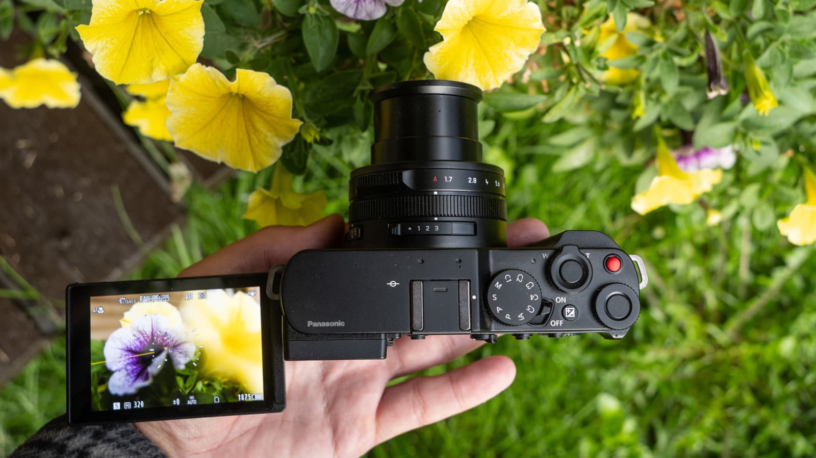 Panasonic Lumix L10 review: A stylish and capable compact camera