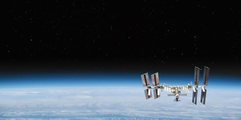 ISS spacewalkers discover there's no such thing as a quick antenna job