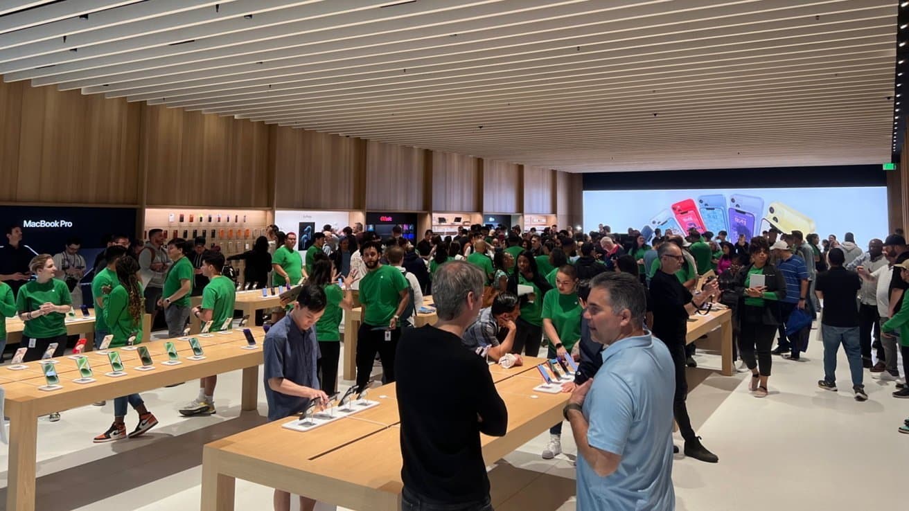 Apple Store Genius Bar & pickup counter revamp effort accelerating
