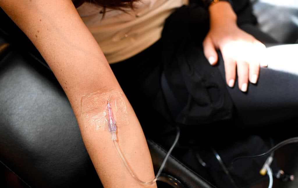 IV drips used for "detoxification" actually filled with toxins; dozens poisoned