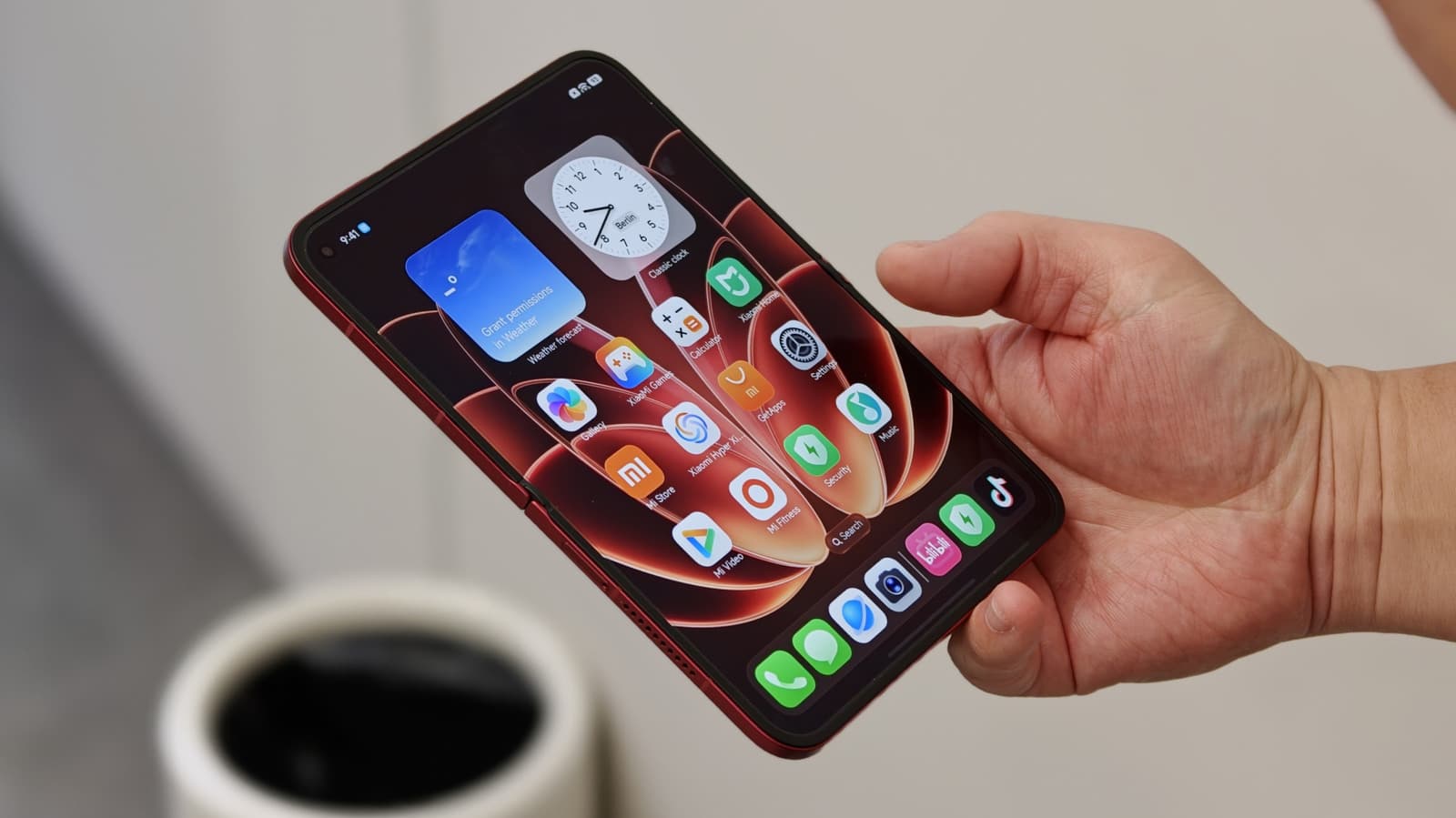 Xiaomi 18 Fold hands-on: An attractive 'mid-size' foldable with powerful specs
