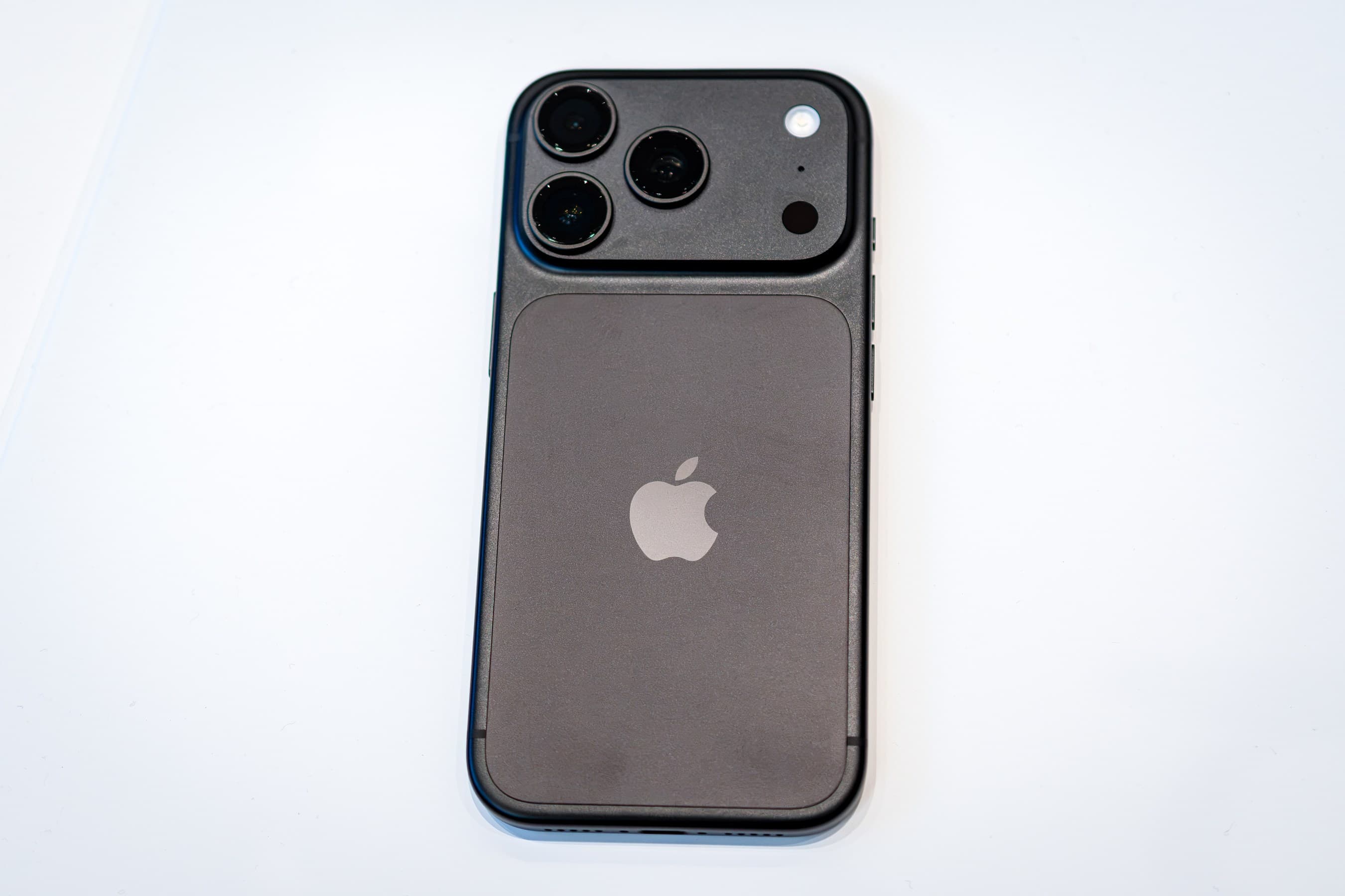 The black iPhone Pro returns