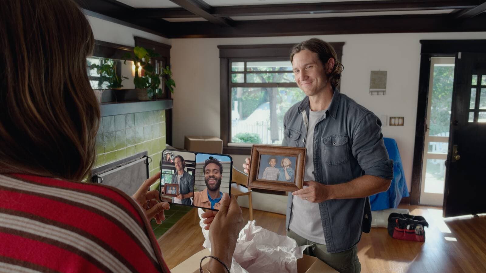 iPhone Duo's Hidden FaceTime Camera Takes 'Trash' Photos
