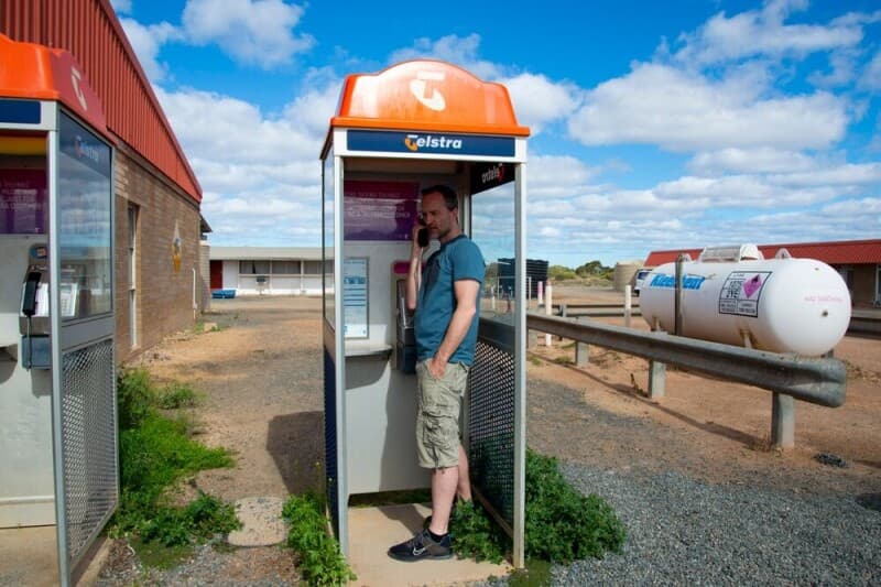 Telstra outage: Failed emergency services calls, train chaos, payment systems down