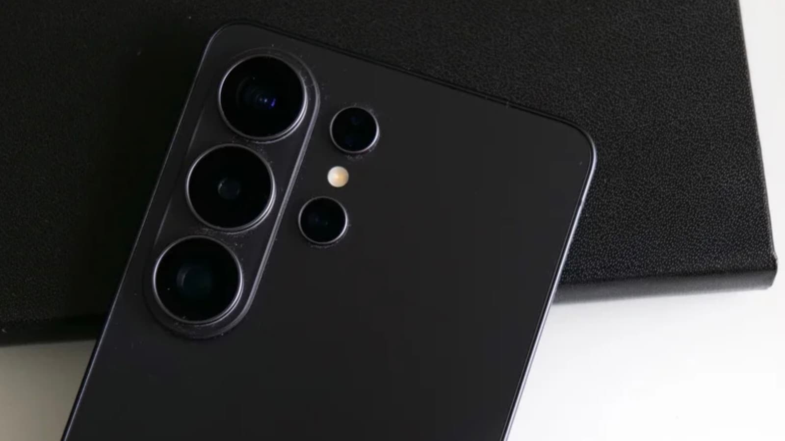 Samsung isn't sure why some Galaxy S26 Ultra screens are turning red