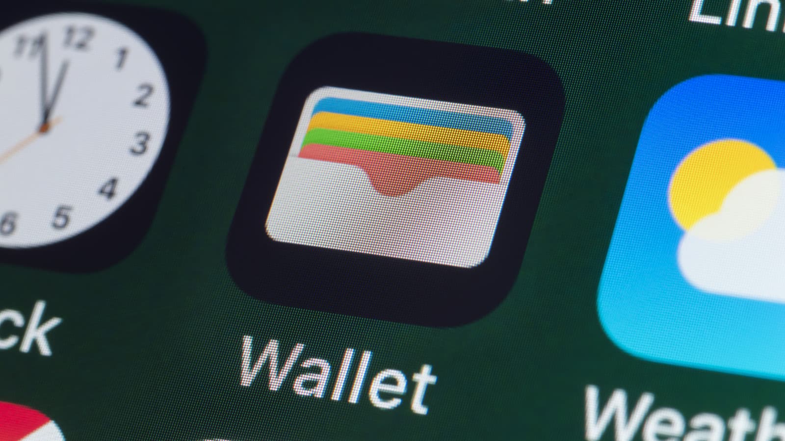 Apple Wallet vs. Google Wallet: What are the differences between them?