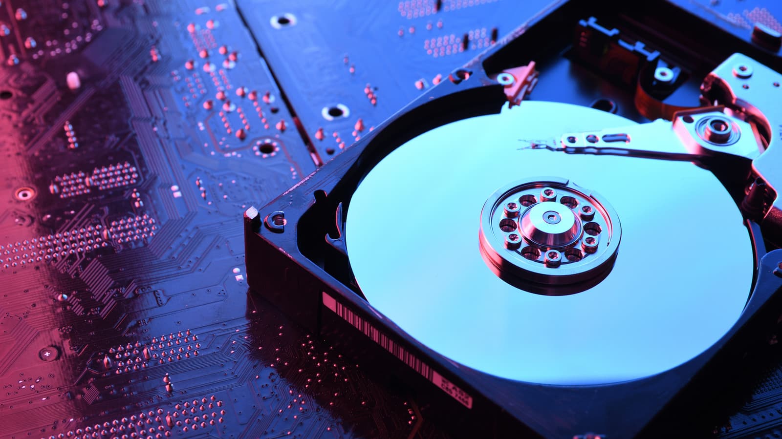 What's the difference between volatile and non-volatile memory?
