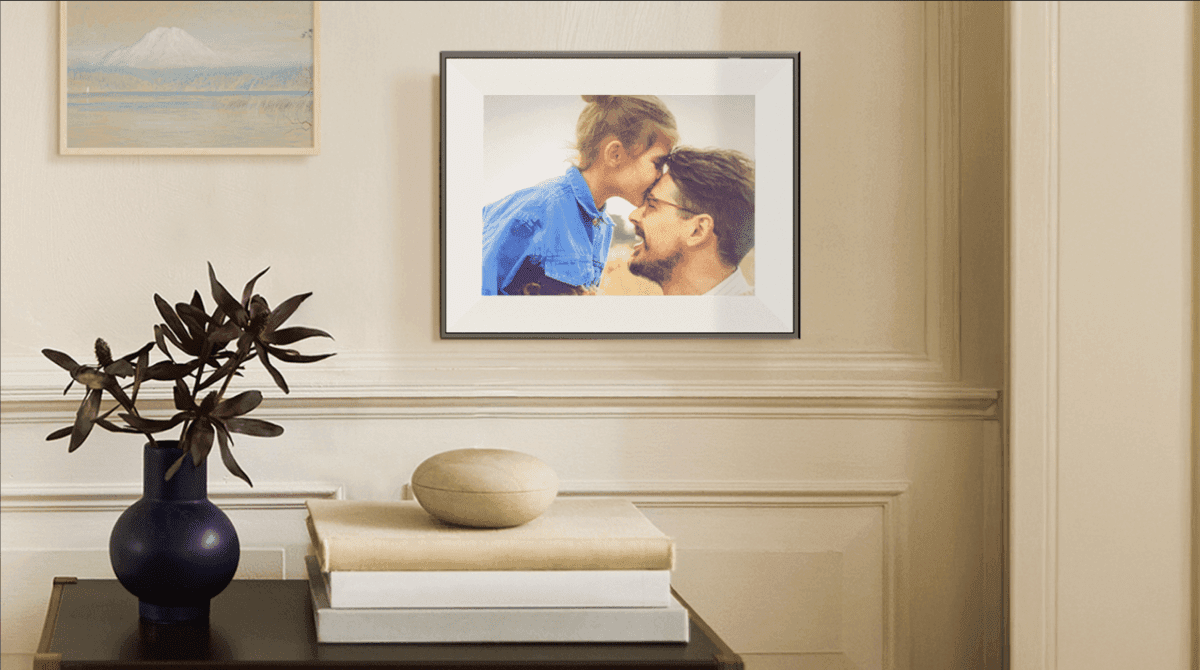 Aura’s impressive e-ink photo frame doesn’t even look digital