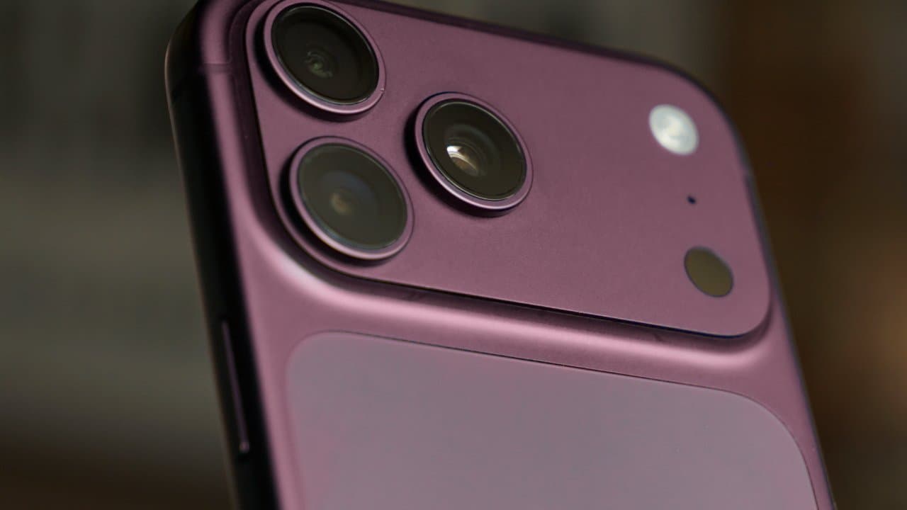 Dark Cherry iPhone 18 Pro is still a rumor mill favorite