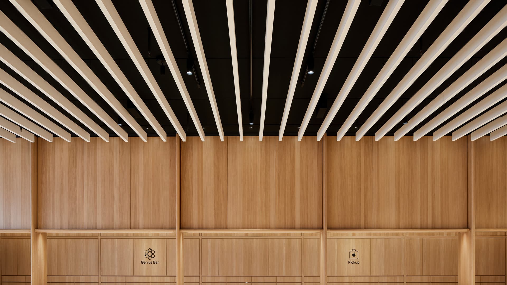Apple Stores Said to Lose Video Walls, Regain Dedicated Genius Bars