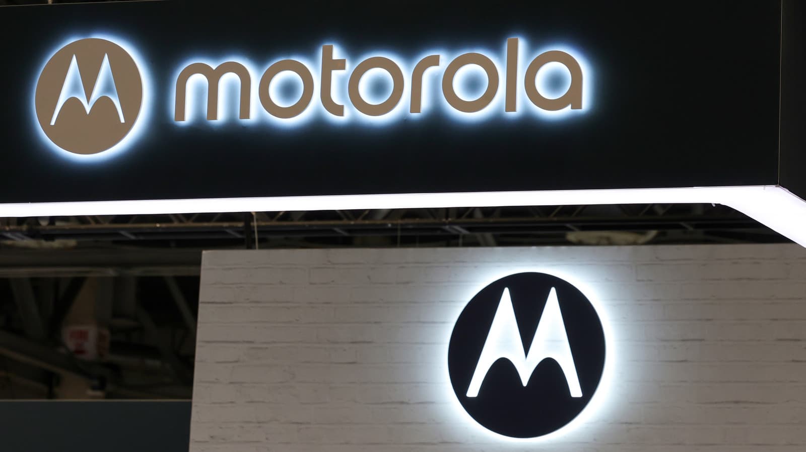 Motorola teases new compact foldable Razr
