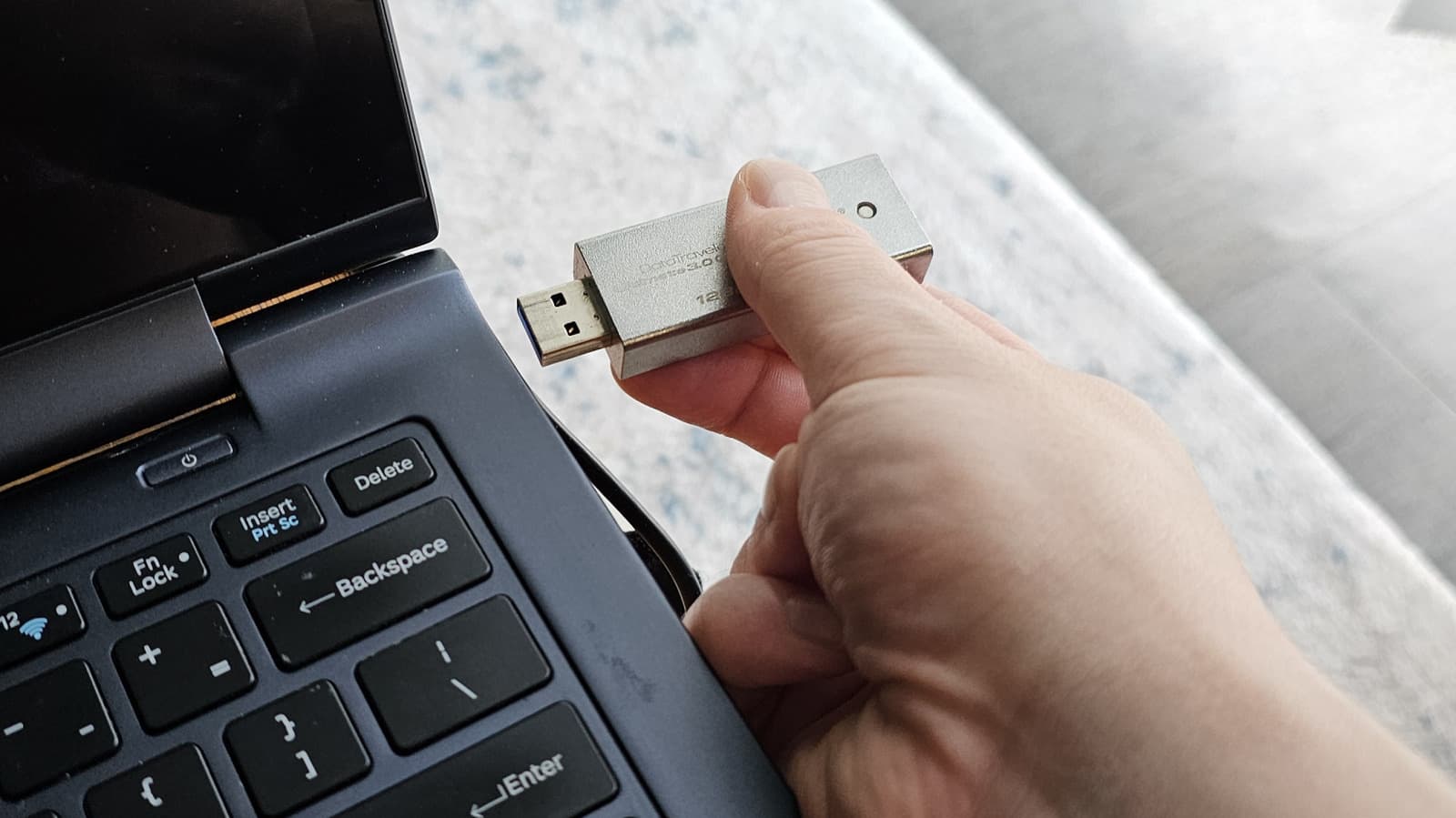 Are USB flash drives becoming obsolete?