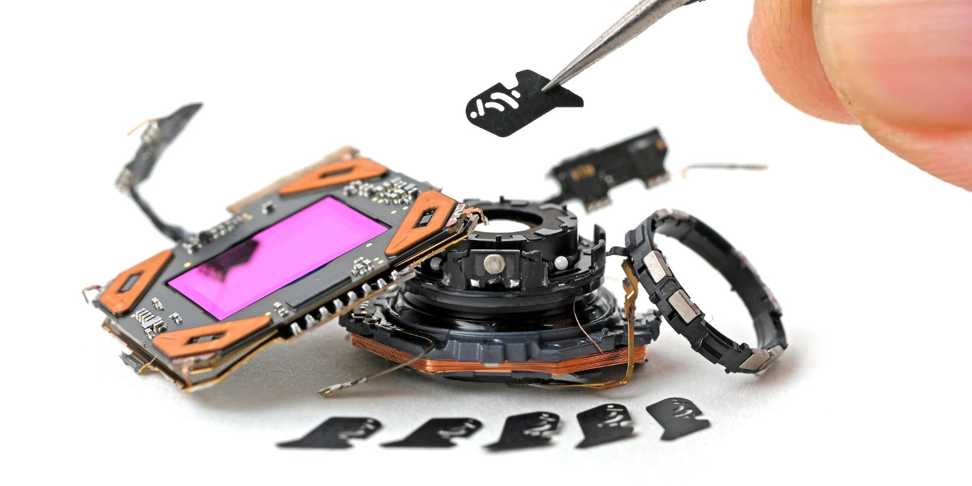 iFixit tears down iPhone 18 Pro, explores variable aperture, finds concerning repair issue